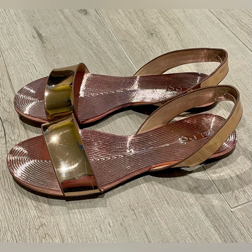 Aldo Yoana Women’s Flat Open Toe Metallic Rose Gold Sandals Slip On Size 5